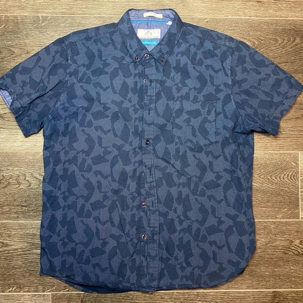 MBX button down short sleeve shirt men’s large